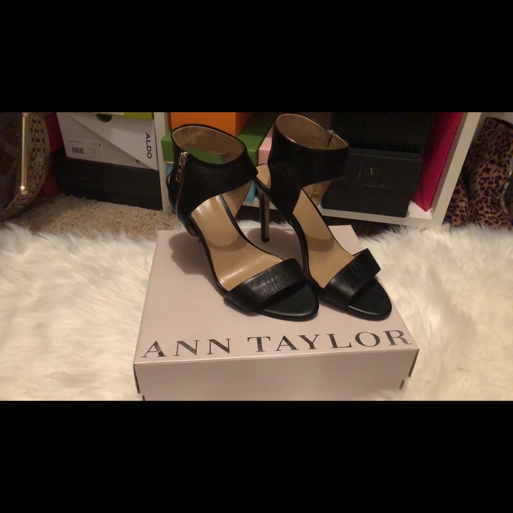 Juliet  leather cutout sandle/heel